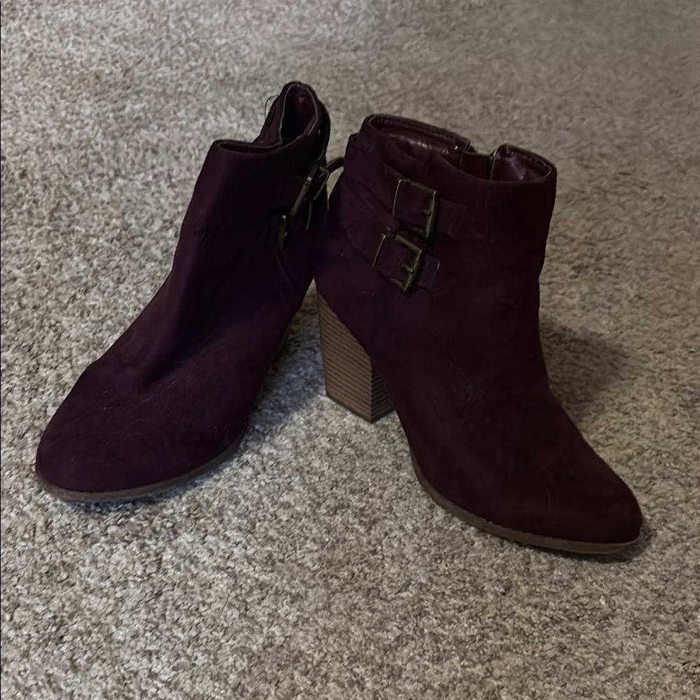 Maroon Ankle Boots with Chunky Heel and Suede Finish